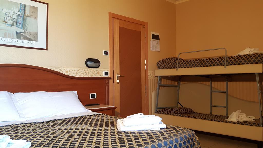 Hotel Grifone Rimini Exterior photo