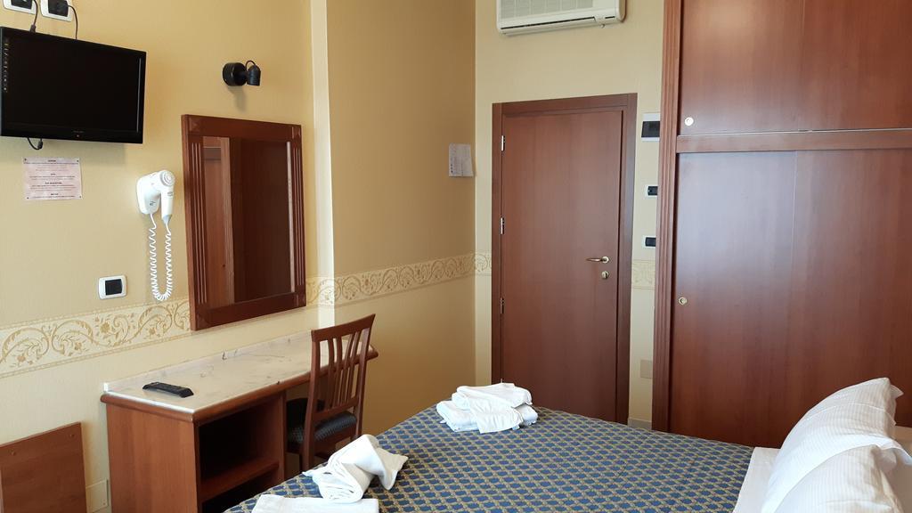 Hotel Grifone Rimini Exterior photo