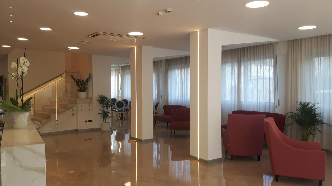 Hotel Grifone Rimini Exterior photo