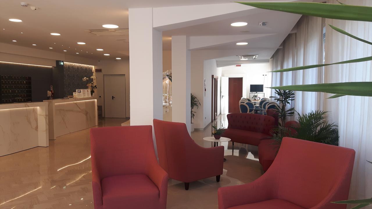 Hotel Grifone Rimini Exterior photo