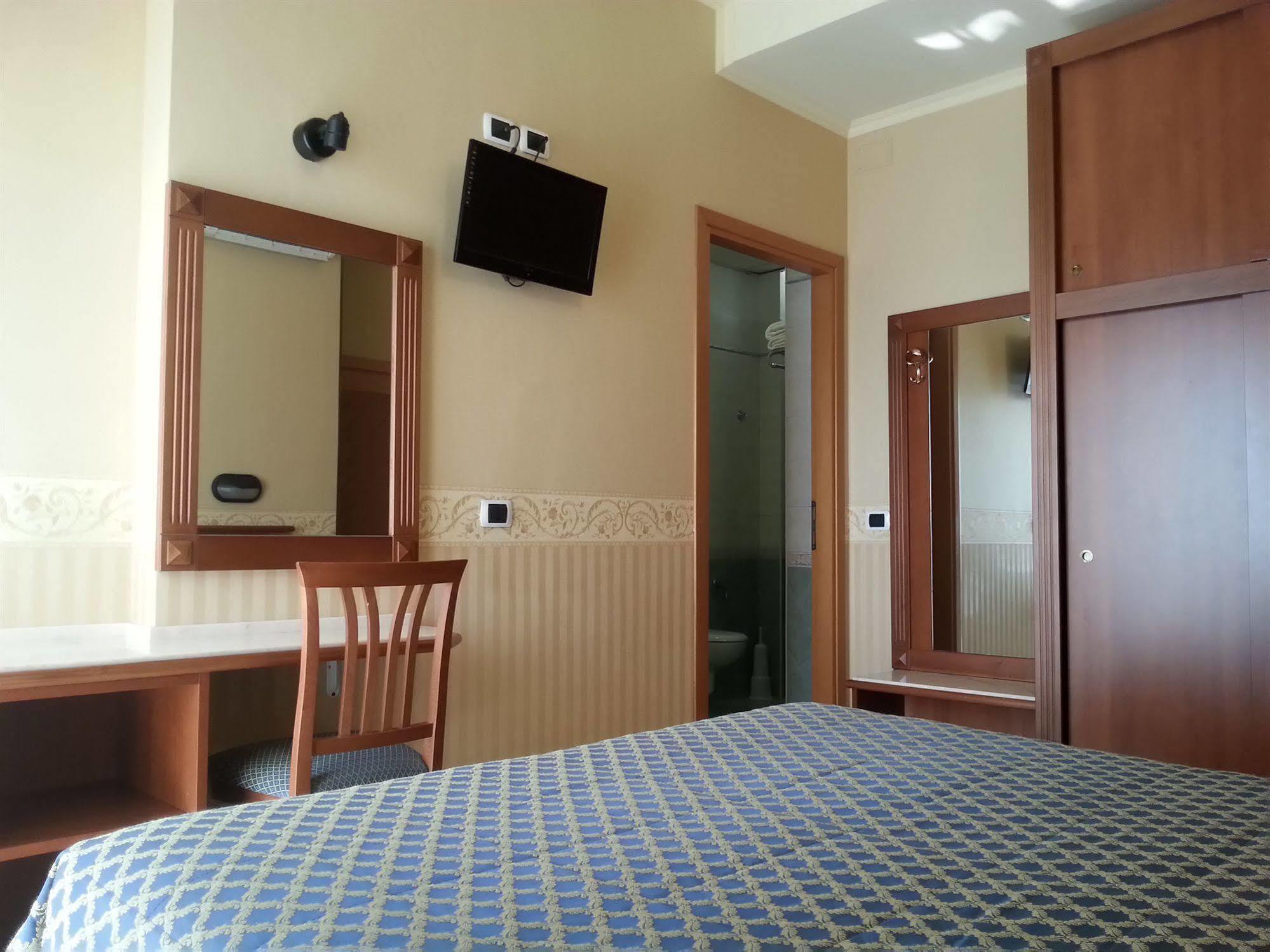 Hotel Grifone Rimini Exterior photo