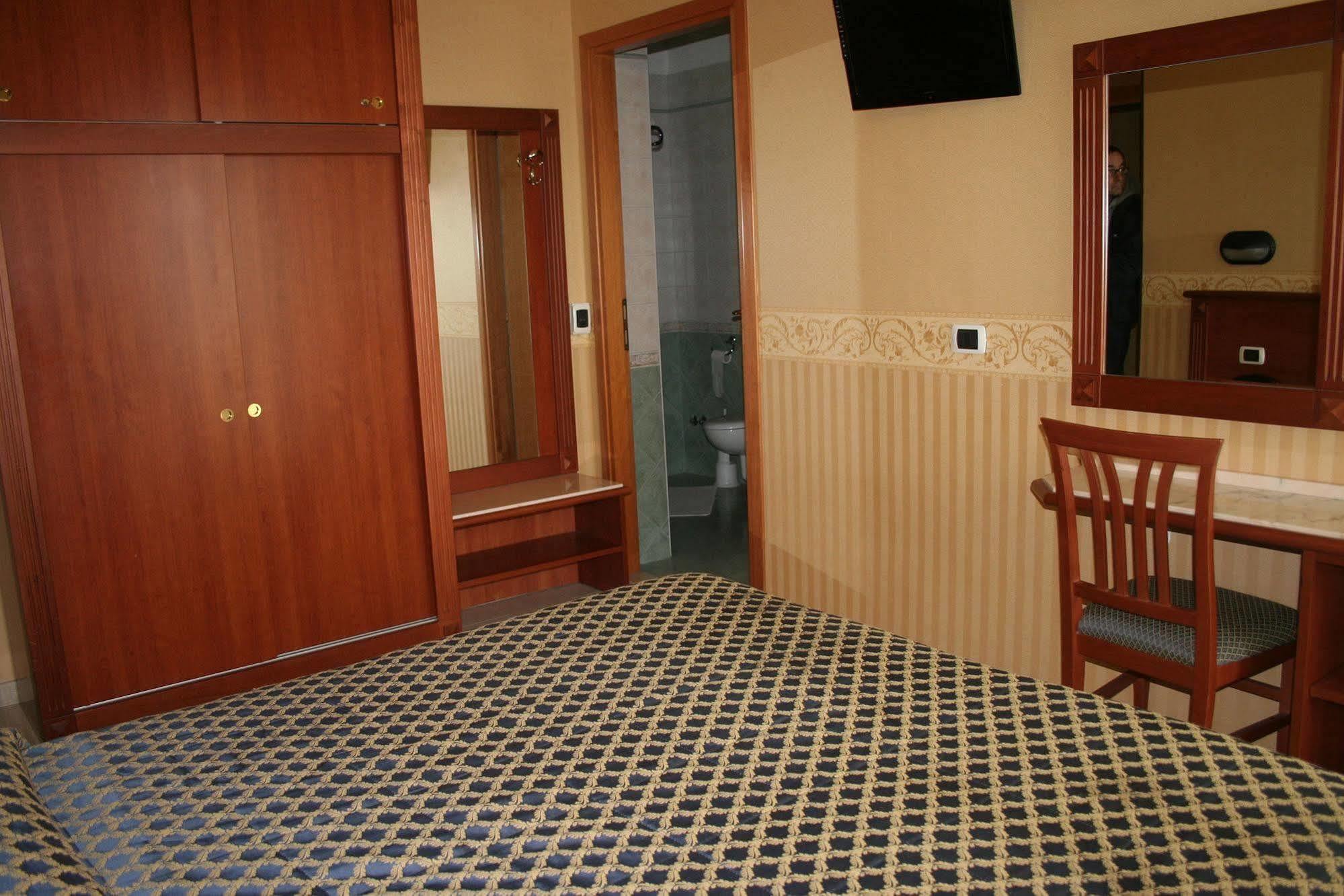 Hotel Grifone Rimini Exterior photo